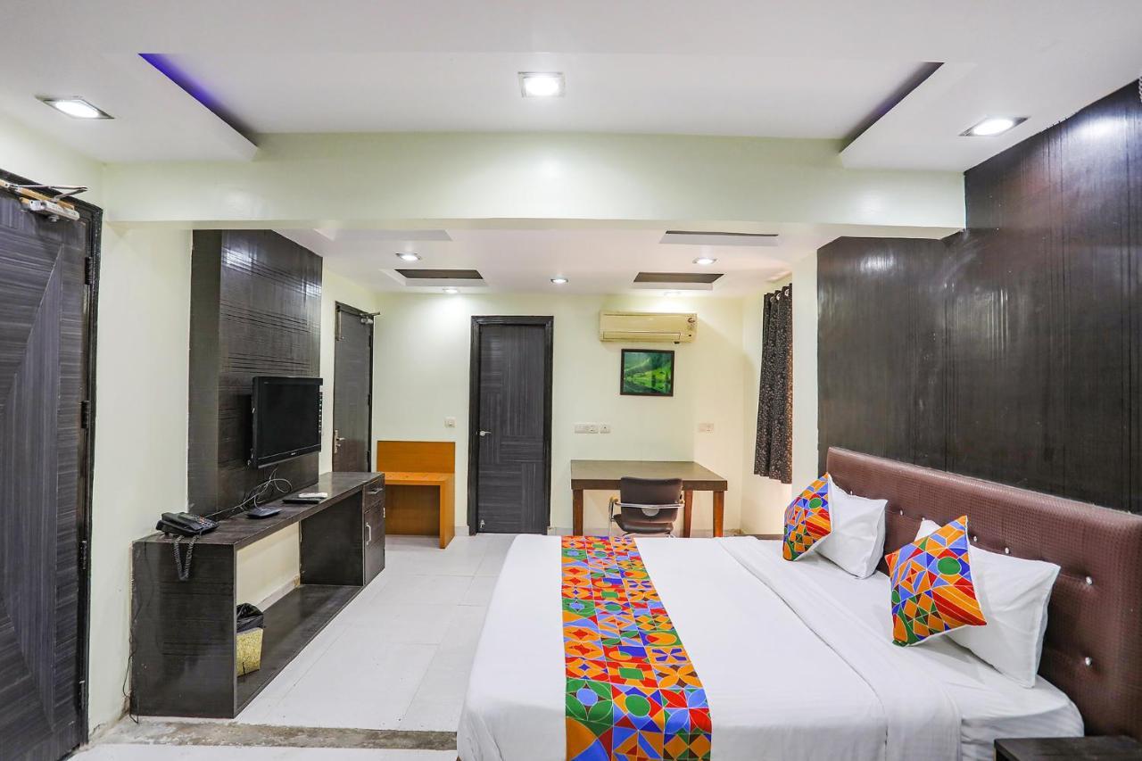 ניו דלהי Fabhotel Trio Continental Patel Nagar מראה חיצוני תמונה